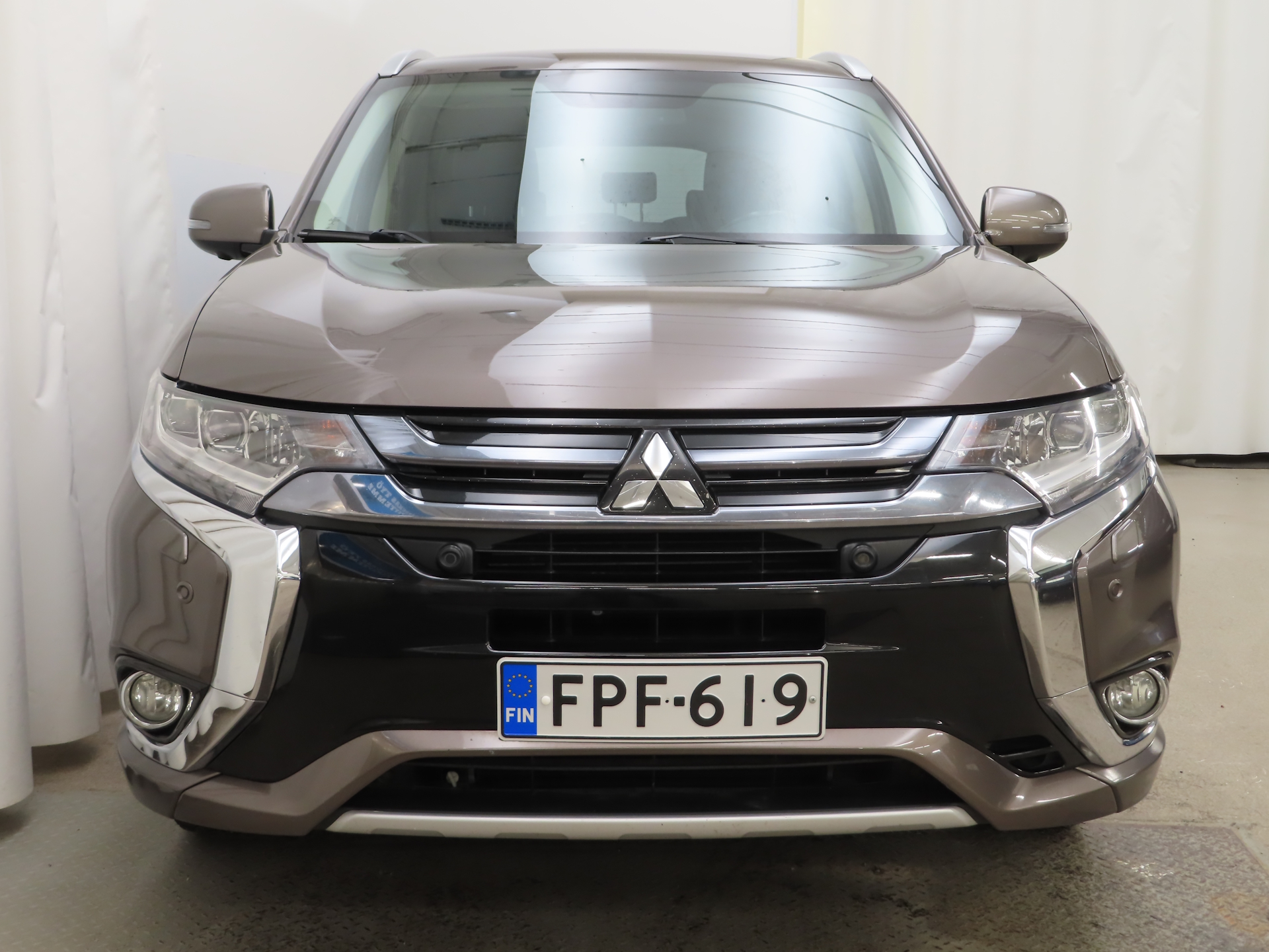 Mitsubishi Outlander PHEV 2015