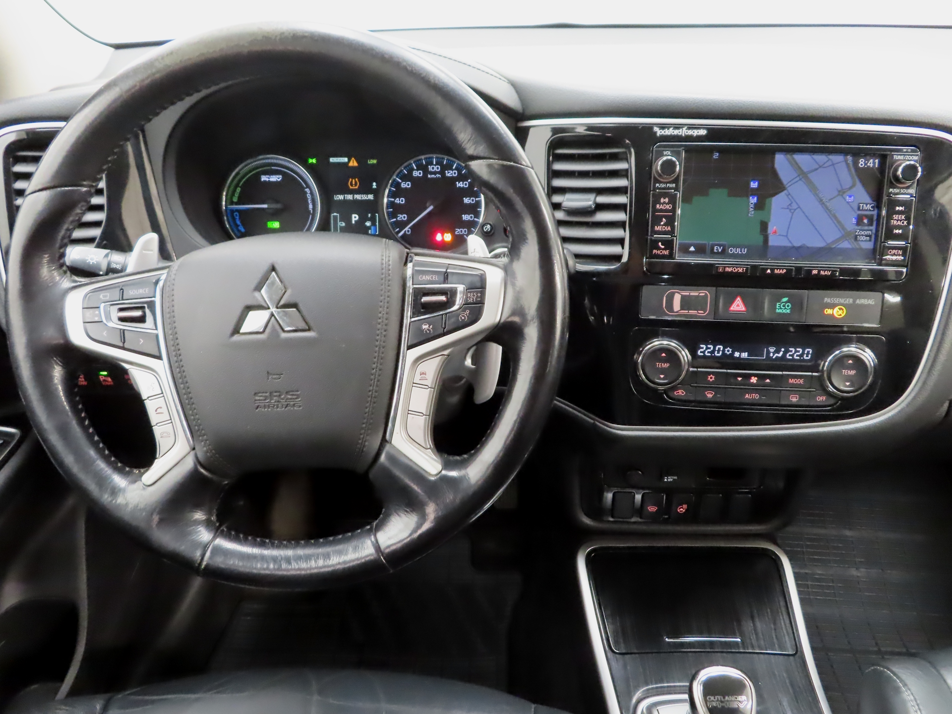 Mitsubishi Outlander PHEV 2015