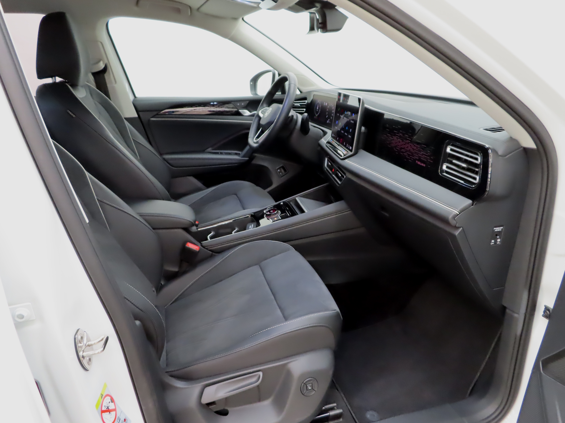 VOLKSWAGEN Tiguan 2024