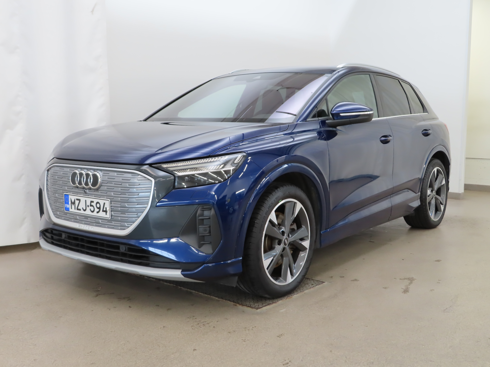 AUDI Q4 e-tron 2021