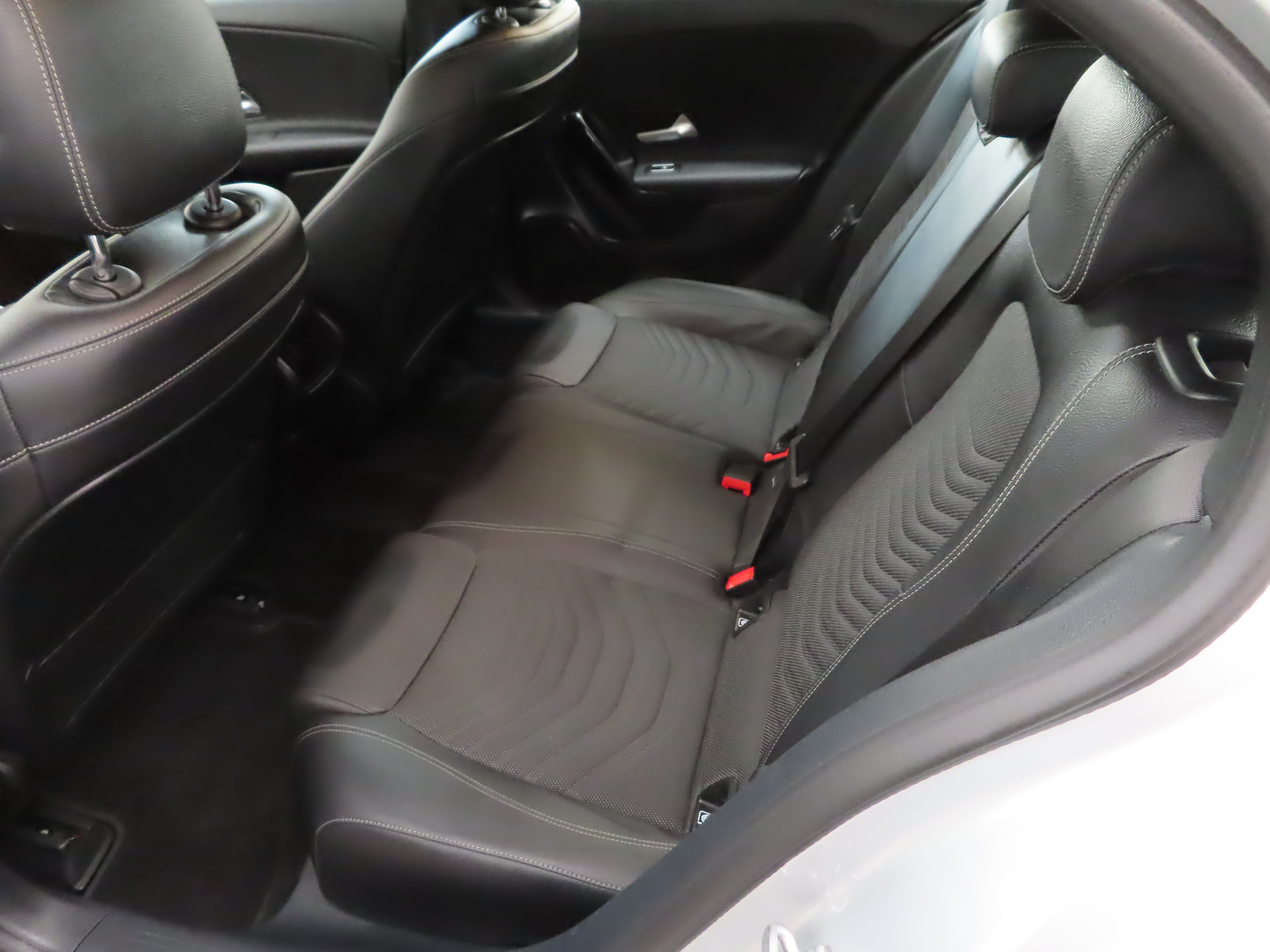 MERCEDES-BENZ A 2018