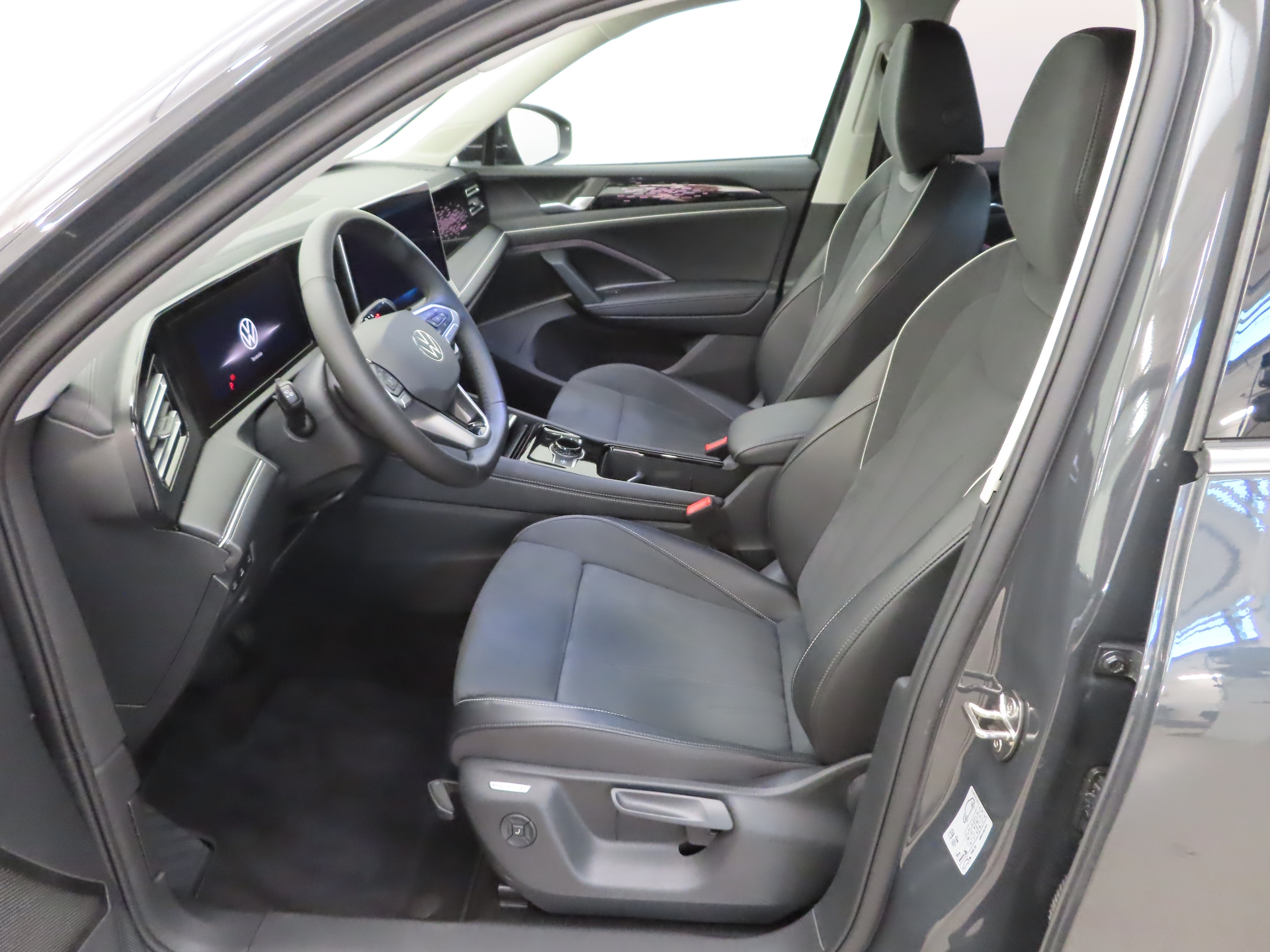 VOLKSWAGEN Tiguan 2025
