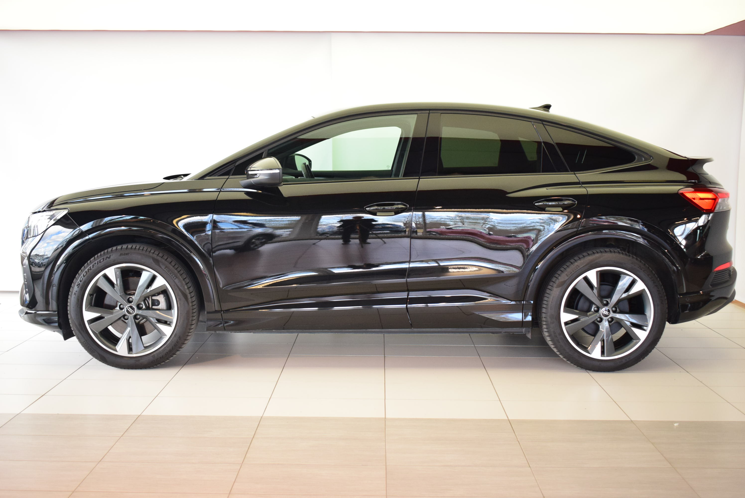 Audi Q4 e-tron 2024