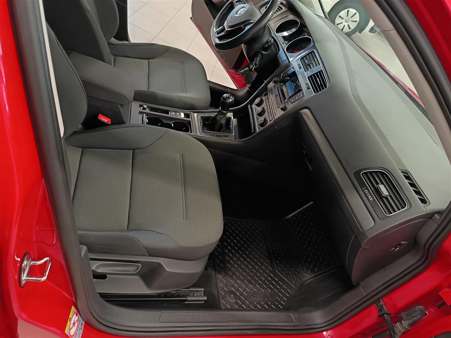 VOLKSWAGEN Golf 2013