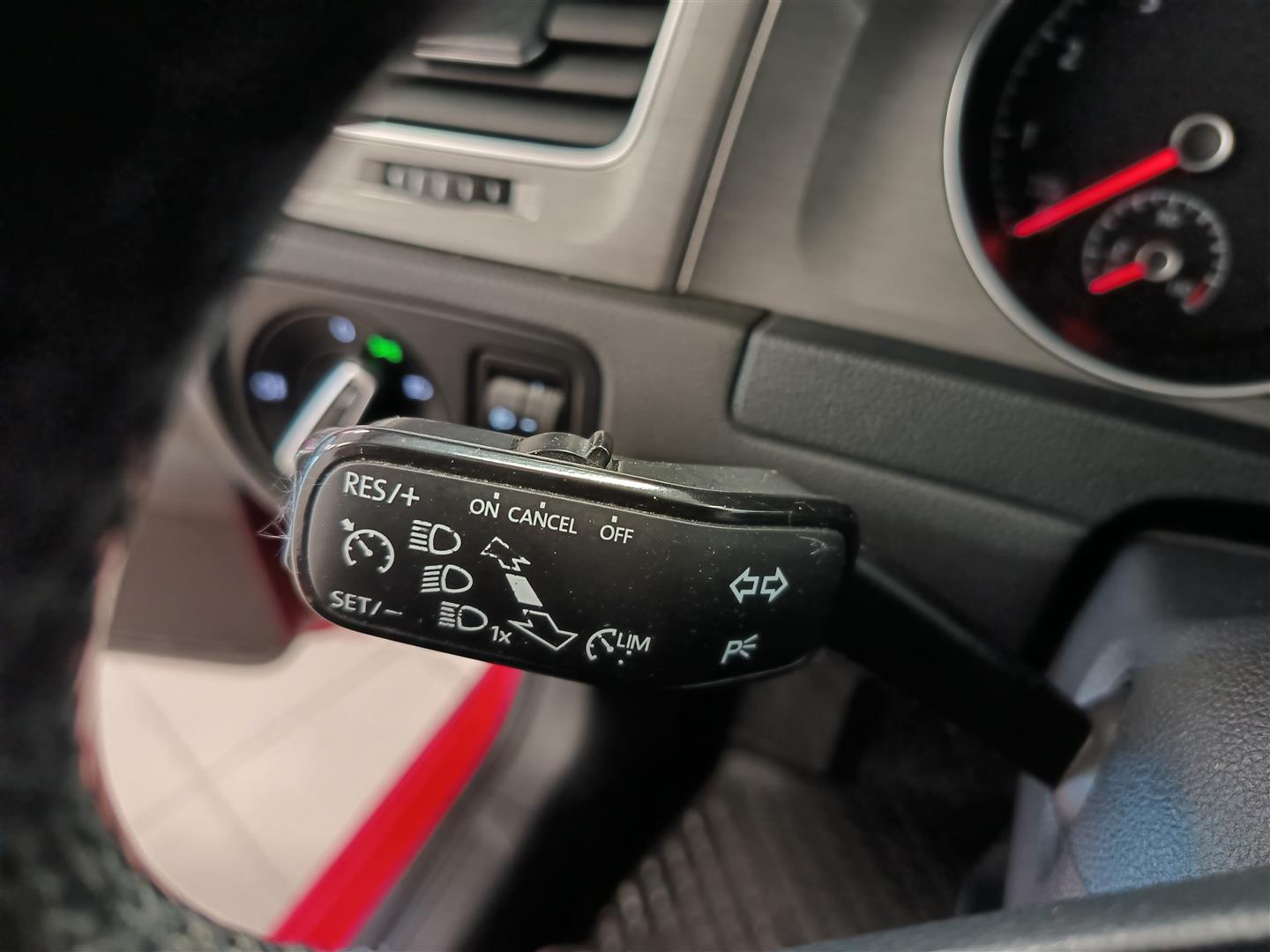 VOLKSWAGEN Golf 2013