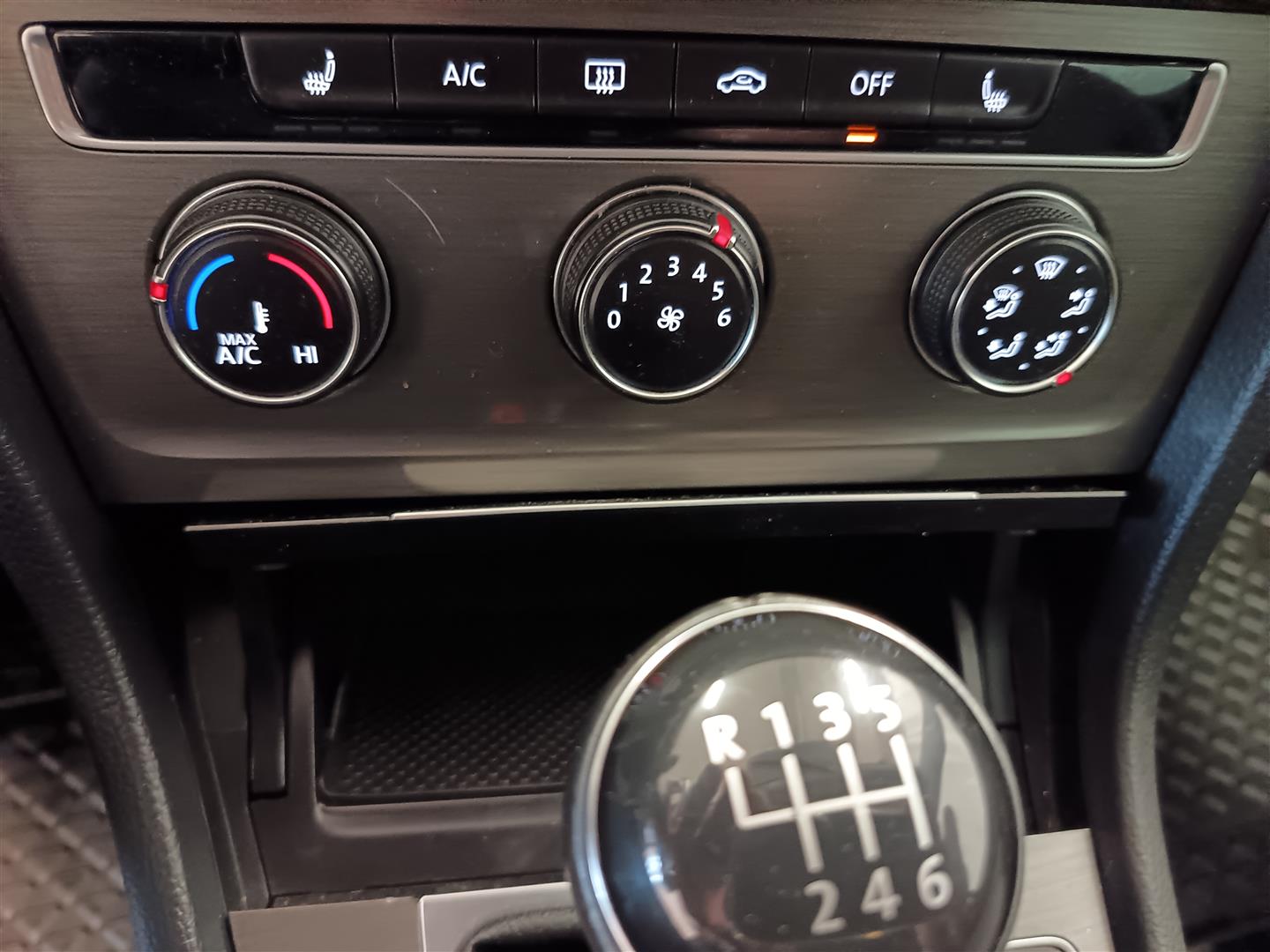 VOLKSWAGEN Golf 2013