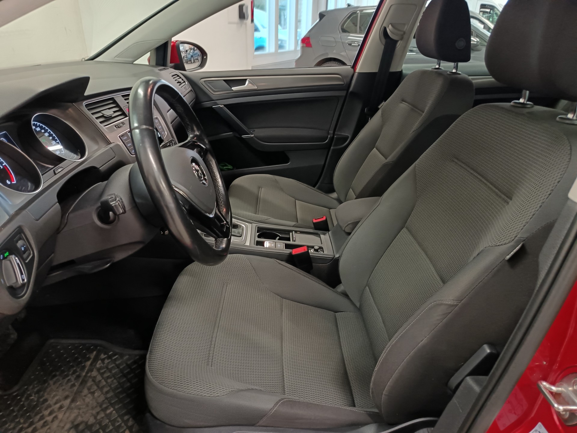 VOLKSWAGEN Golf 2013