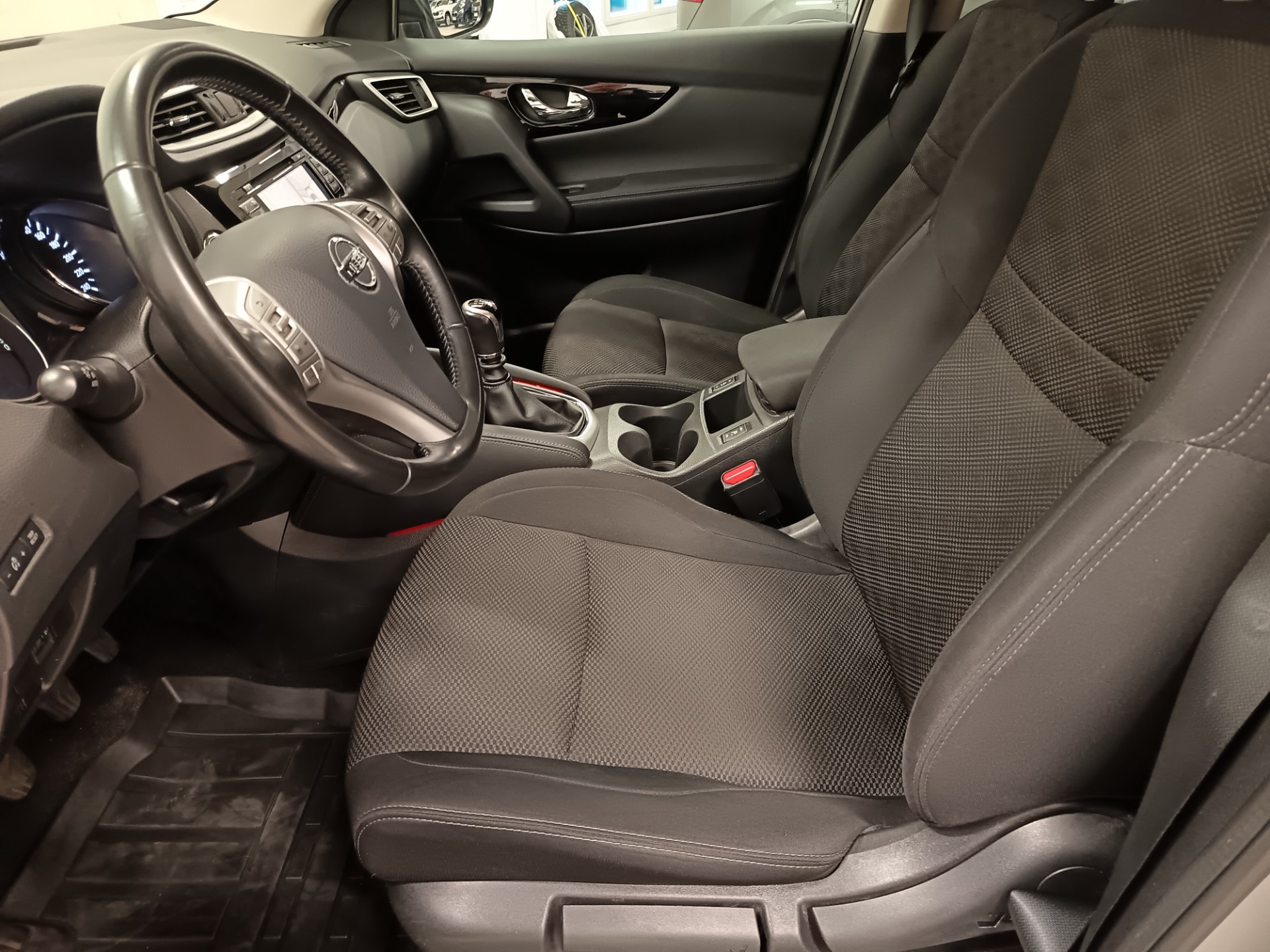 NISSAN Qashqai 2017