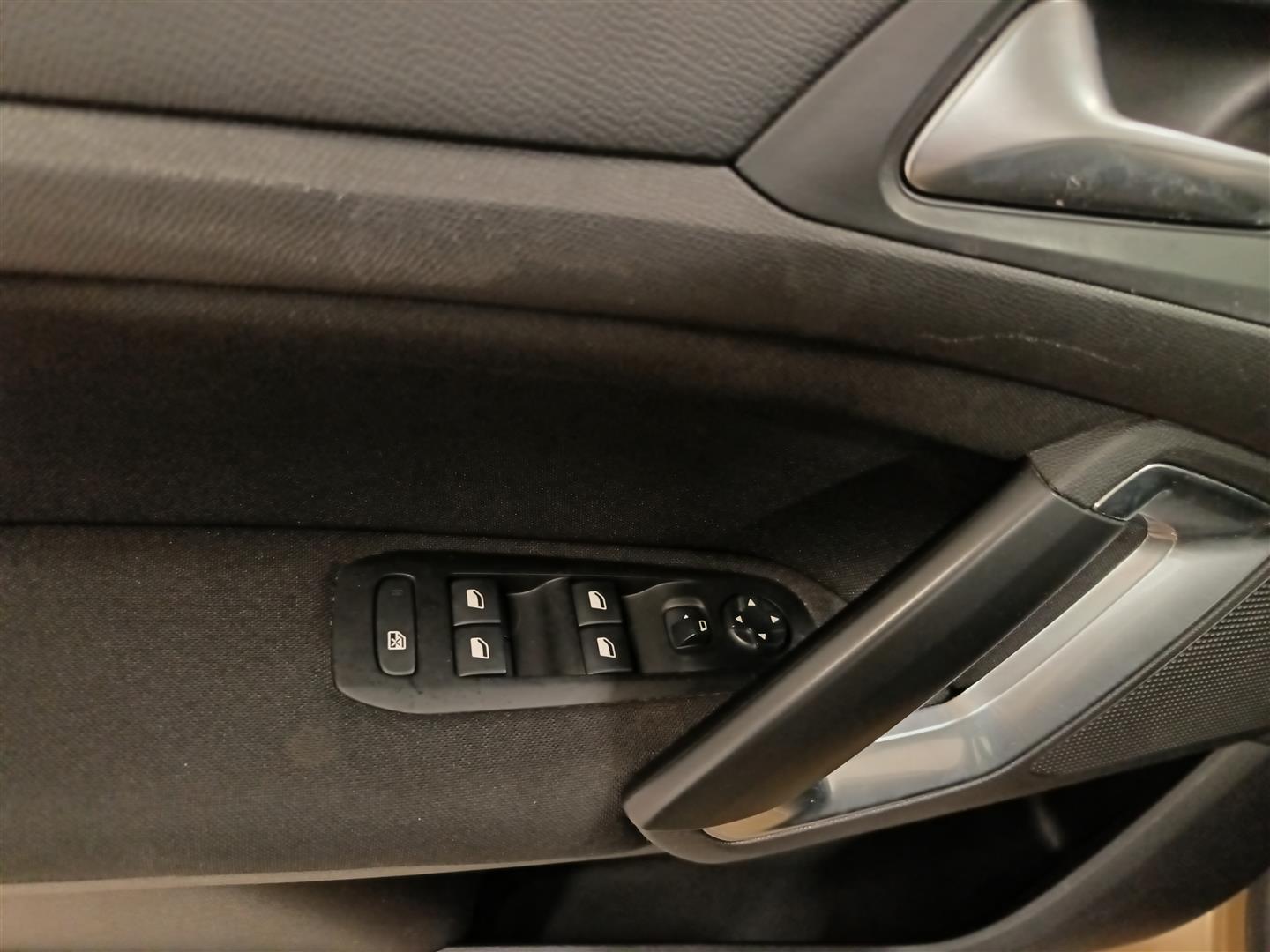 PEUGEOT 308 2017