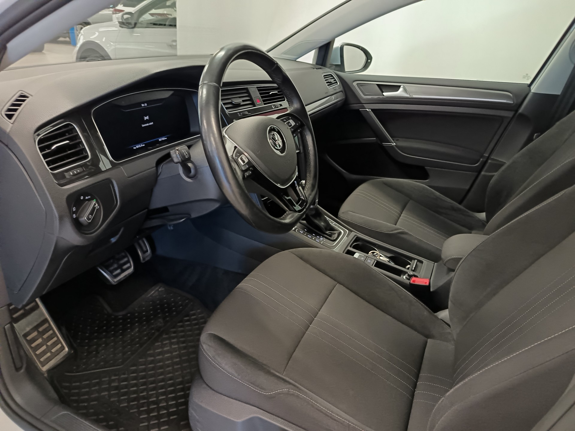VOLKSWAGEN Golf 2017