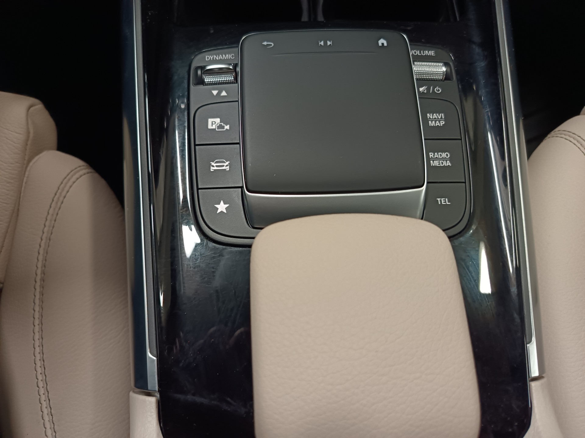 MERCEDES-BENZ GLA 2021