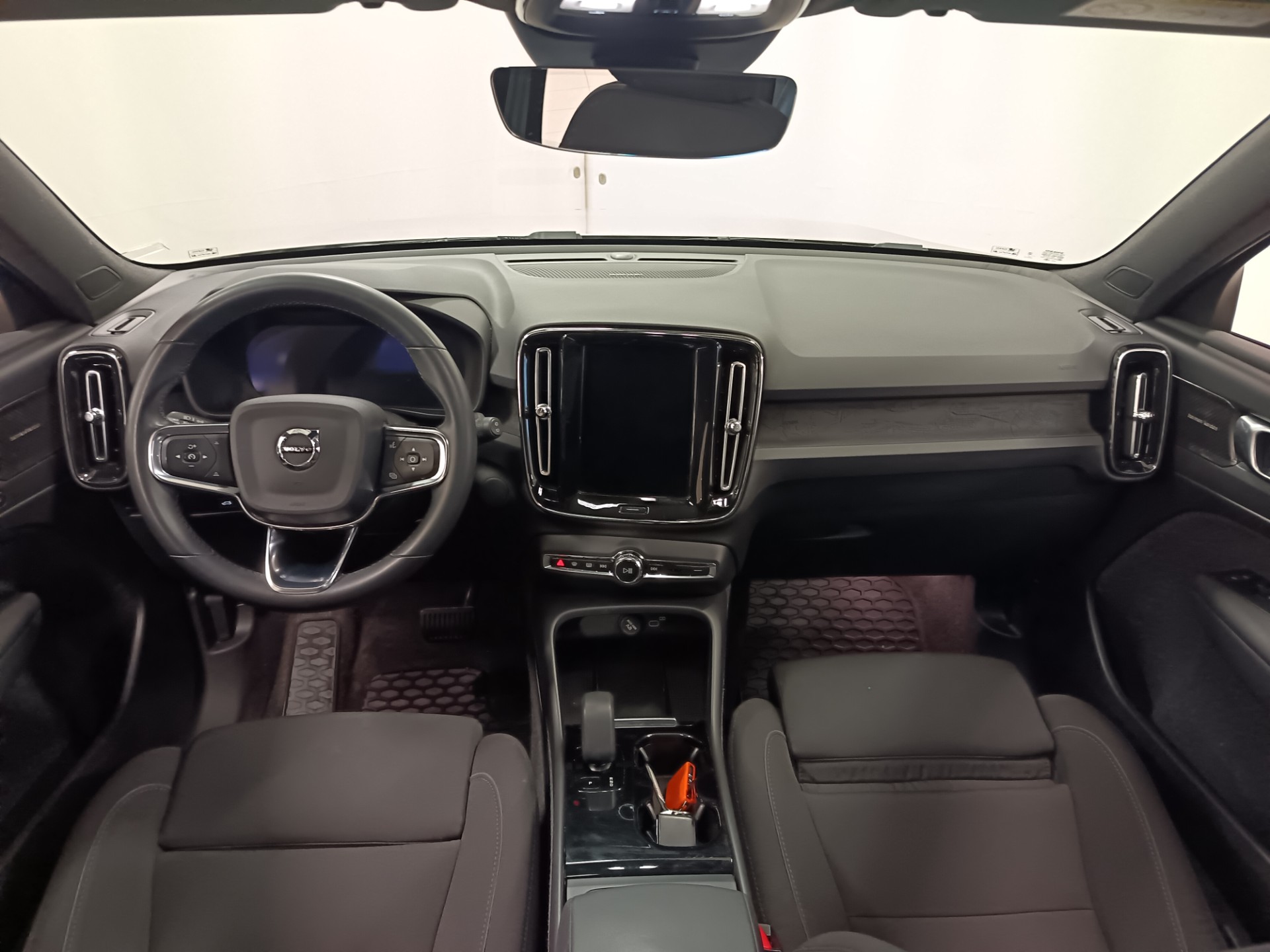VOLVO XC40 2023