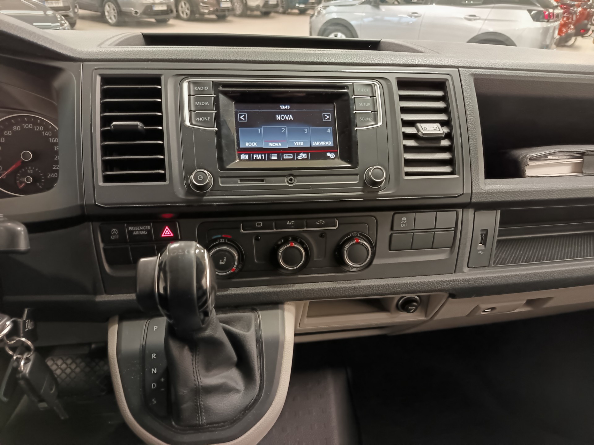 VOLKSWAGEN Transporter 2016