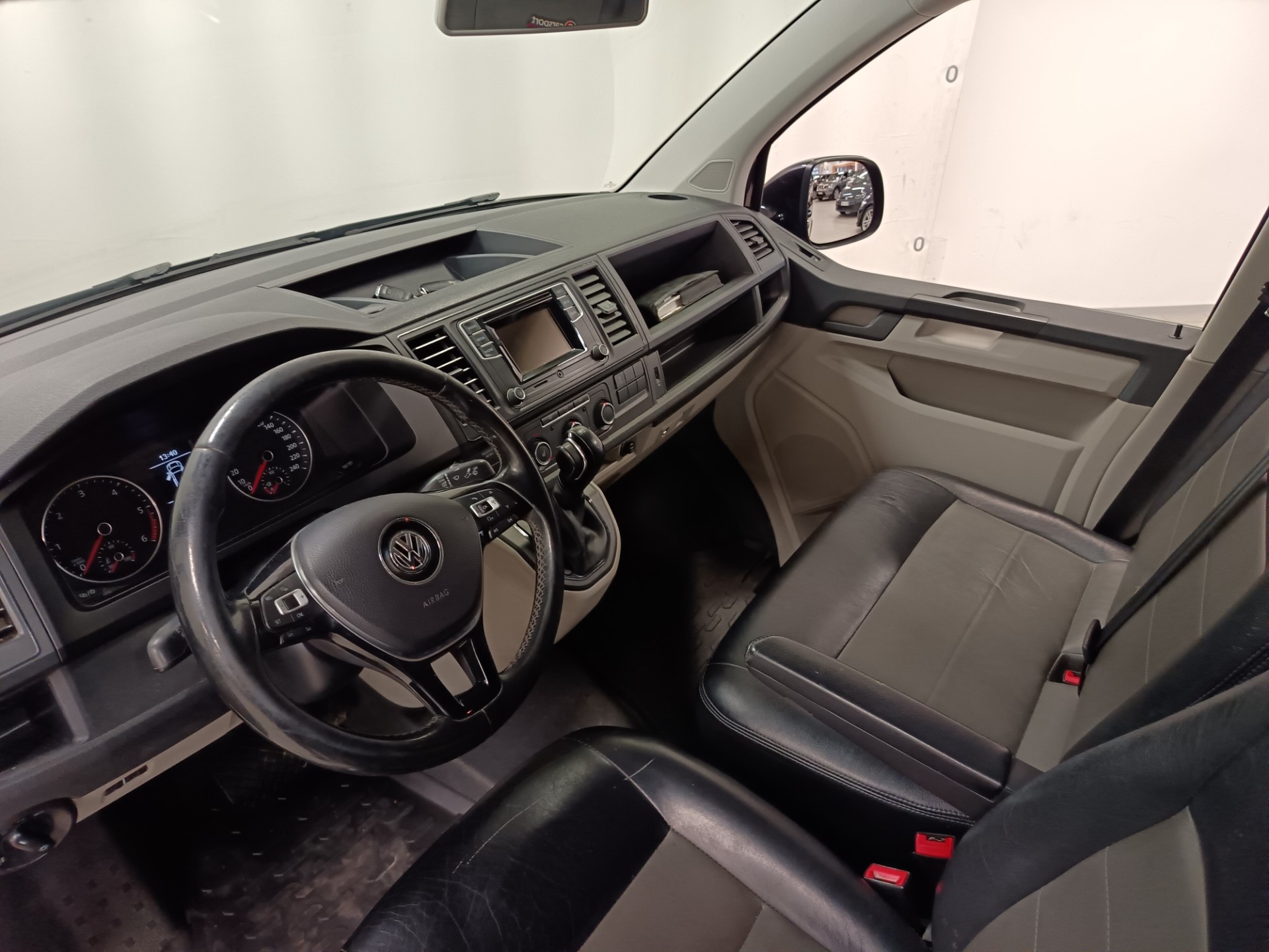 VOLKSWAGEN Transporter 2016