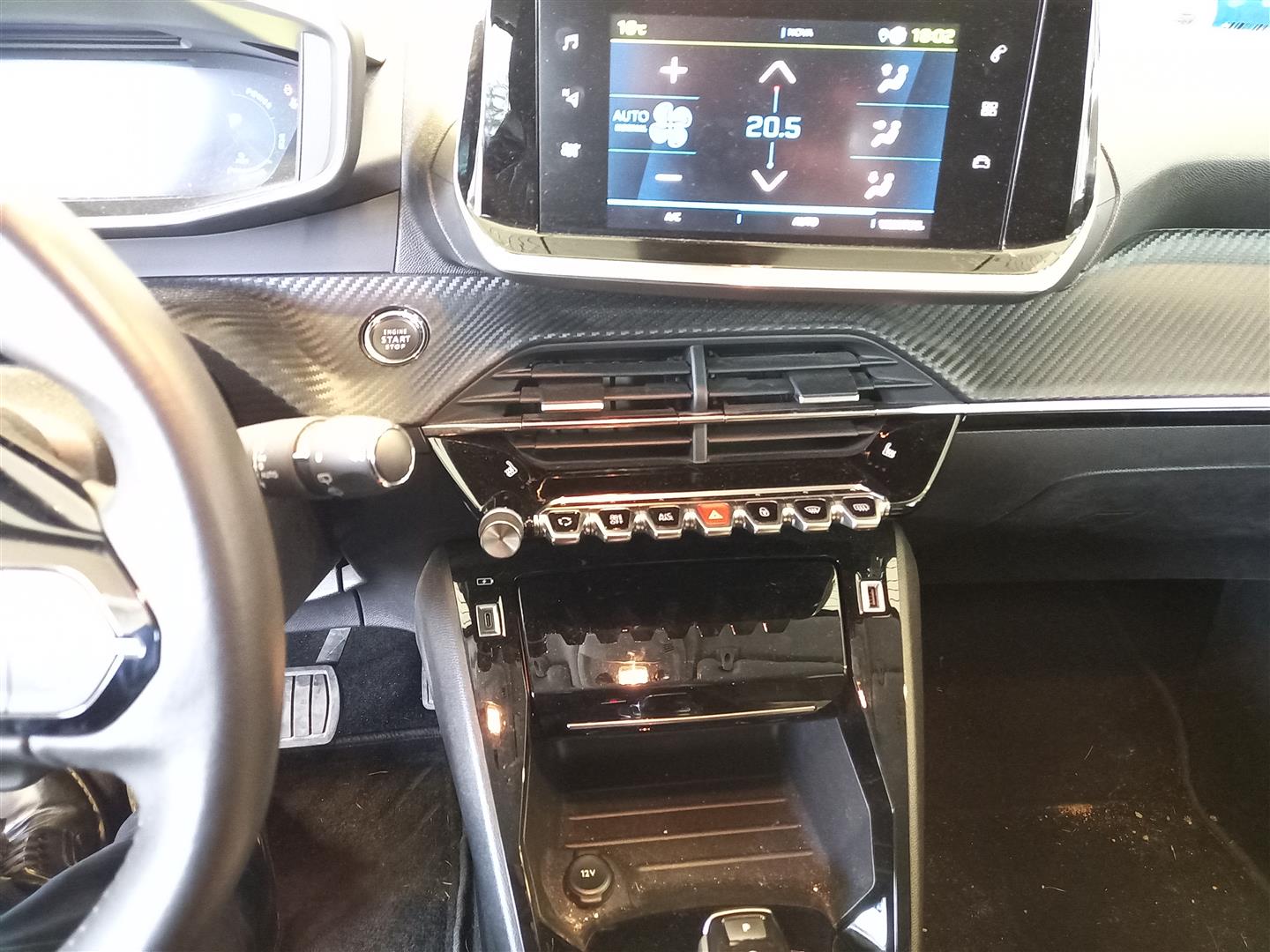 PEUGEOT e-208 2022