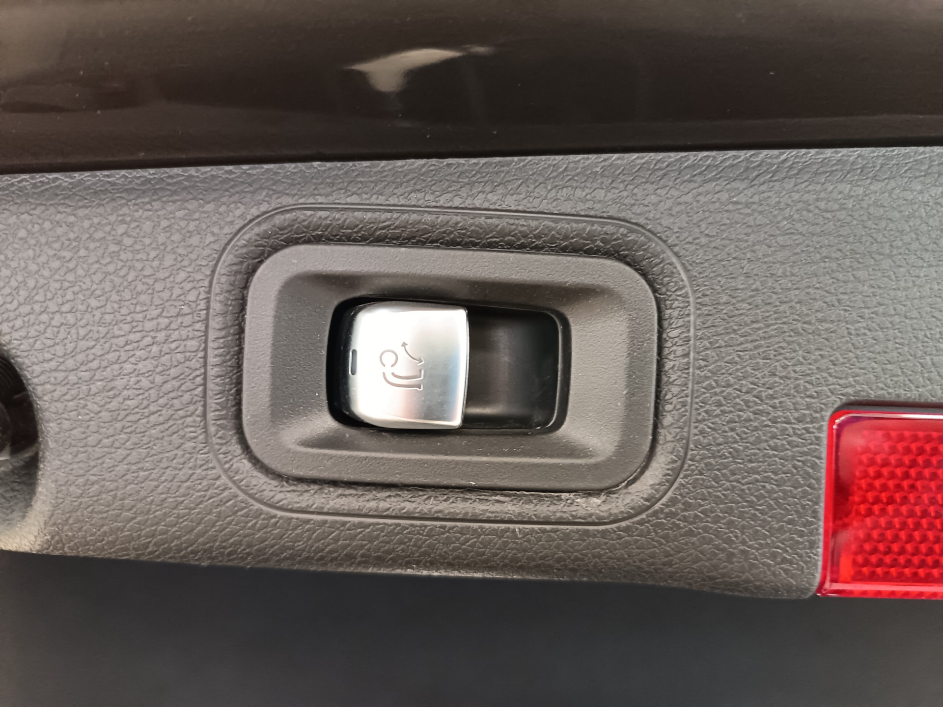 MERCEDES-BENZ E 2020