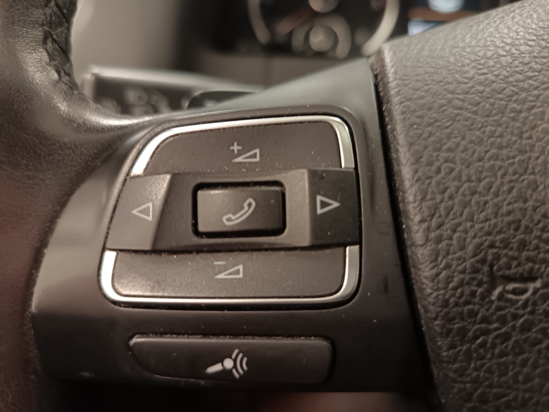 VOLKSWAGEN Tiguan 2016