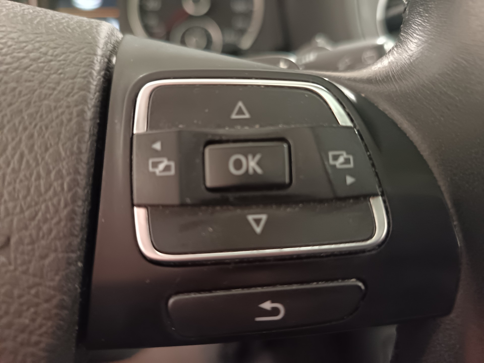 VOLKSWAGEN Tiguan 2016