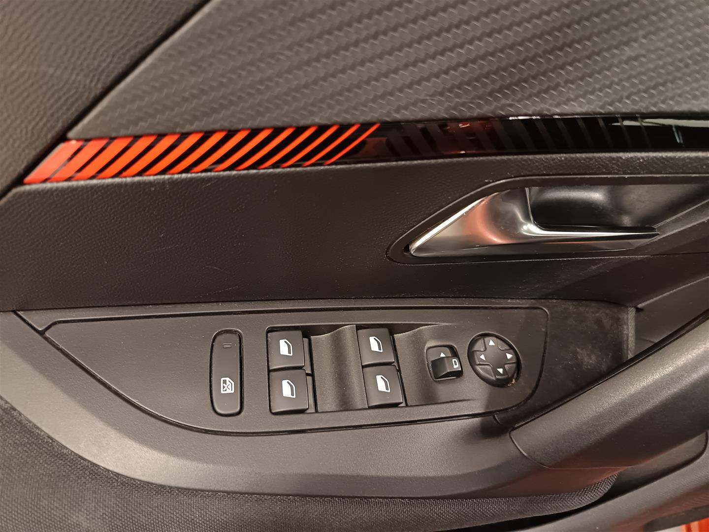 PEUGEOT 2008 2021