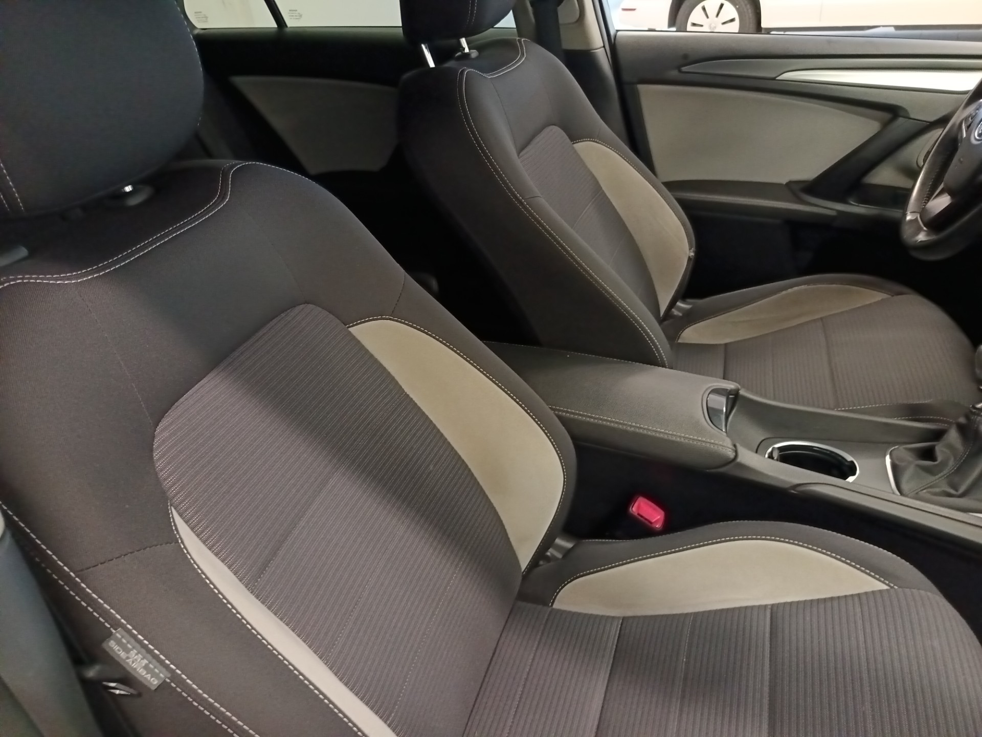 TOYOTA Avensis 2016