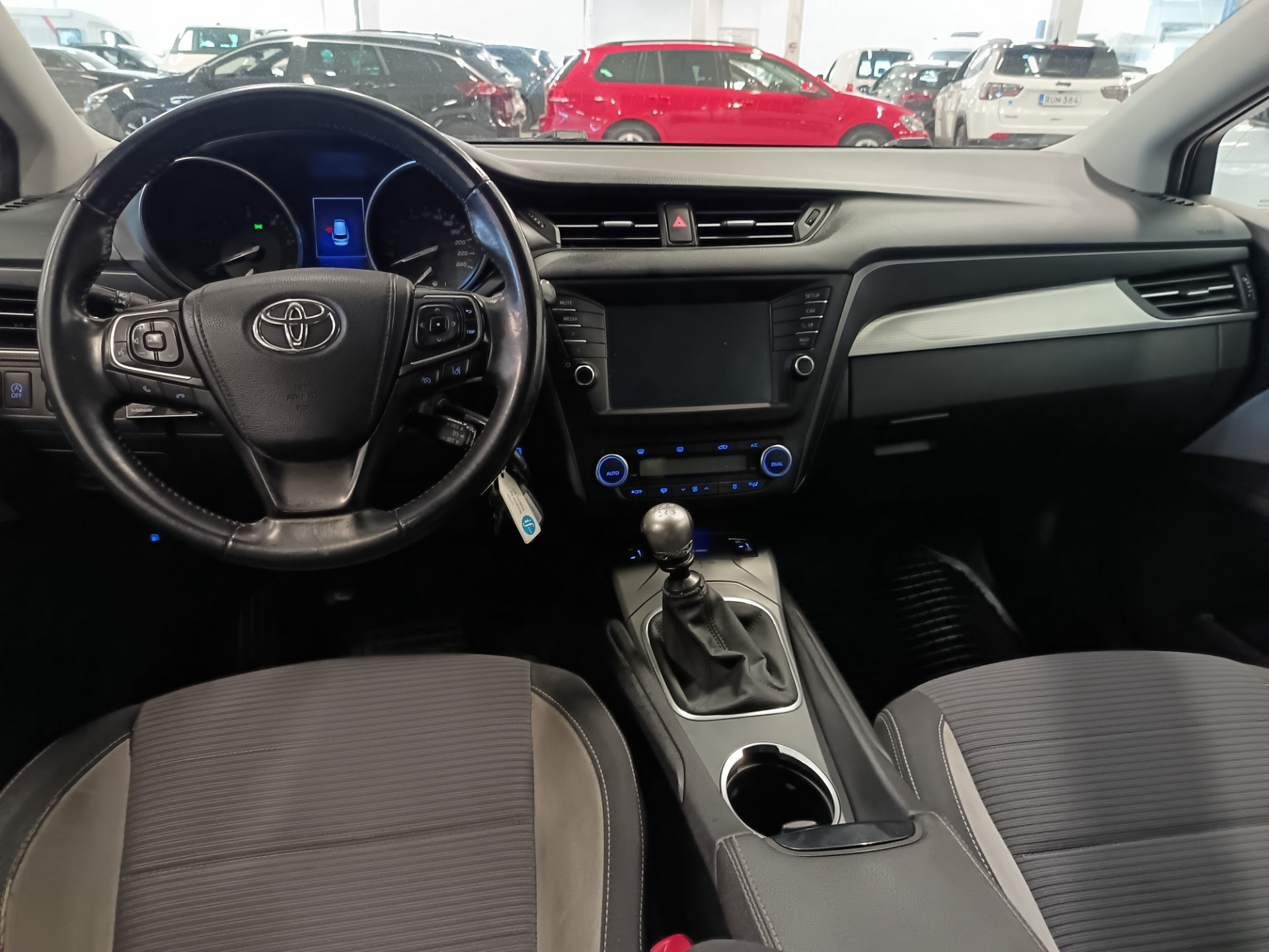 TOYOTA Avensis 2016