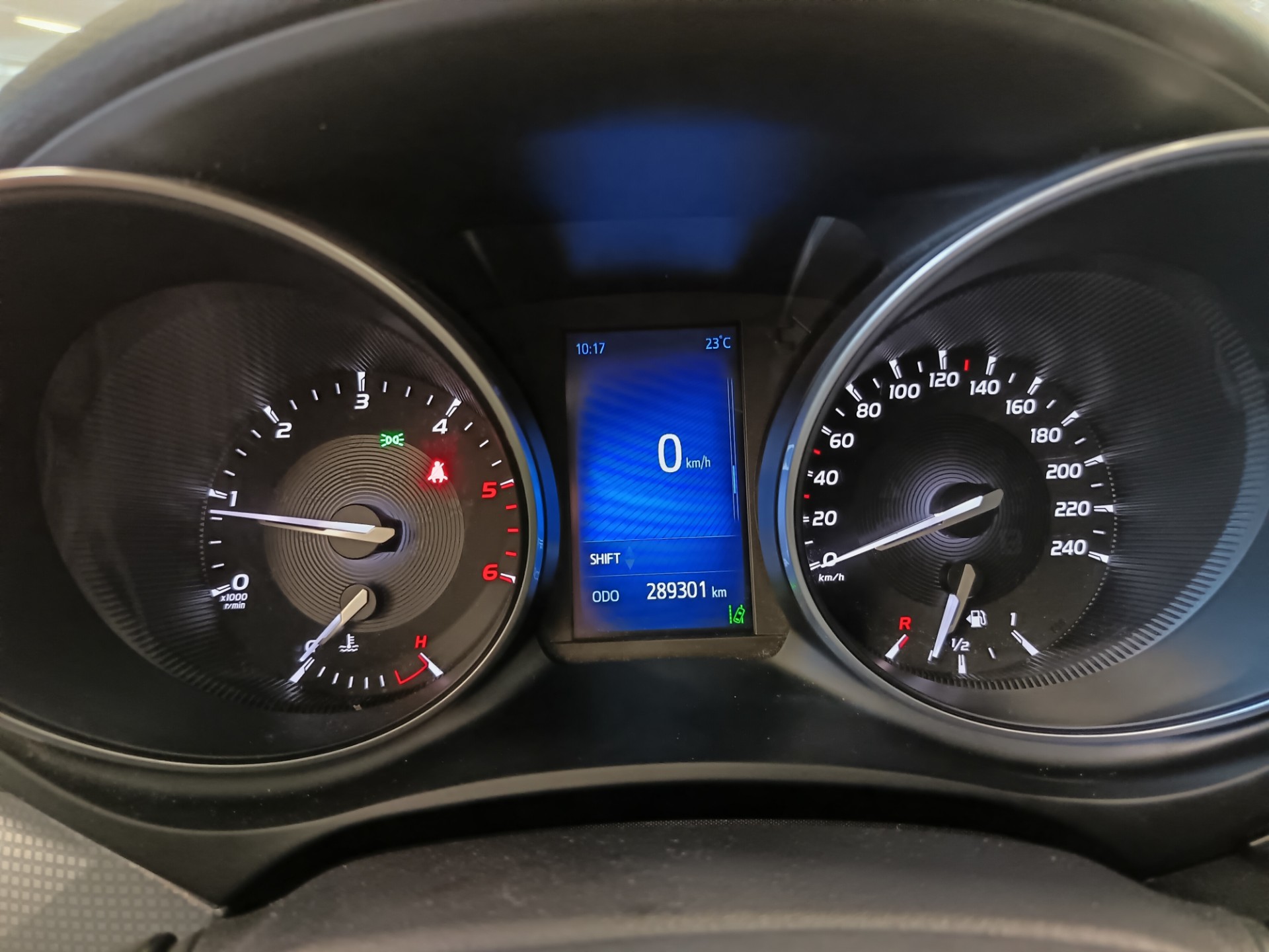 TOYOTA Avensis 2016