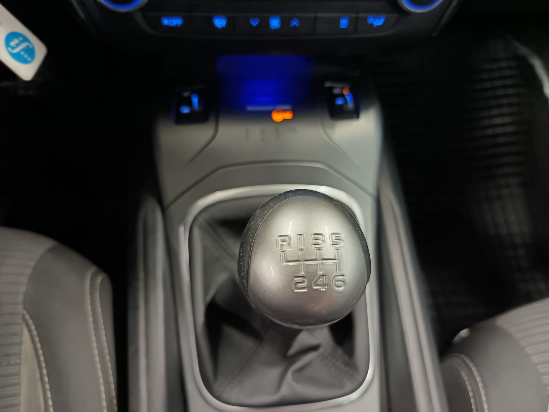 TOYOTA Avensis 2016