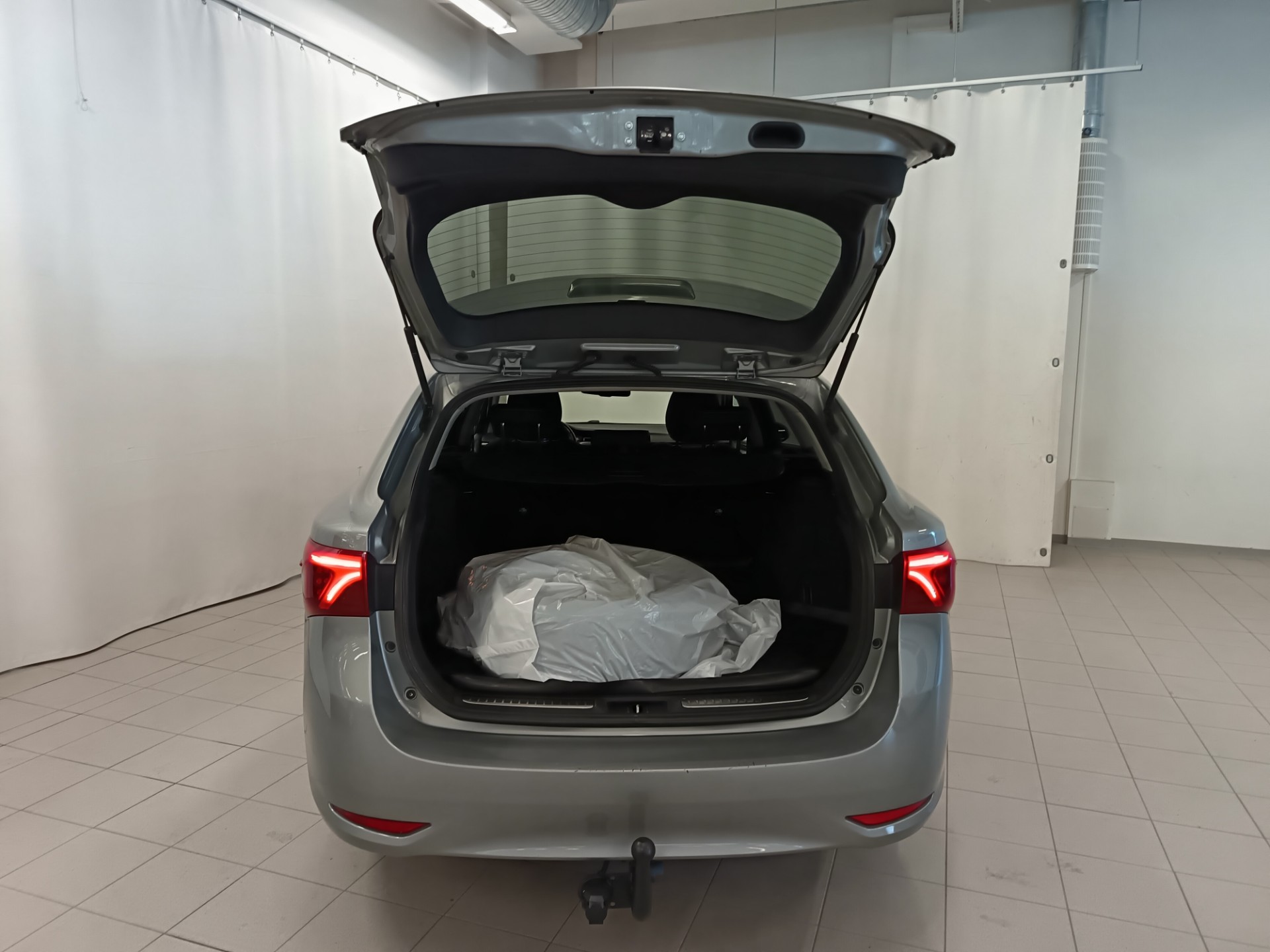 TOYOTA Avensis 2016