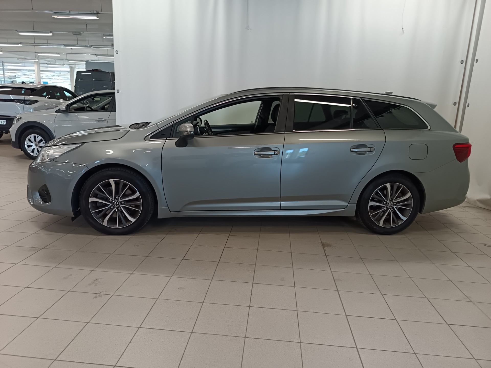 TOYOTA Avensis 2016