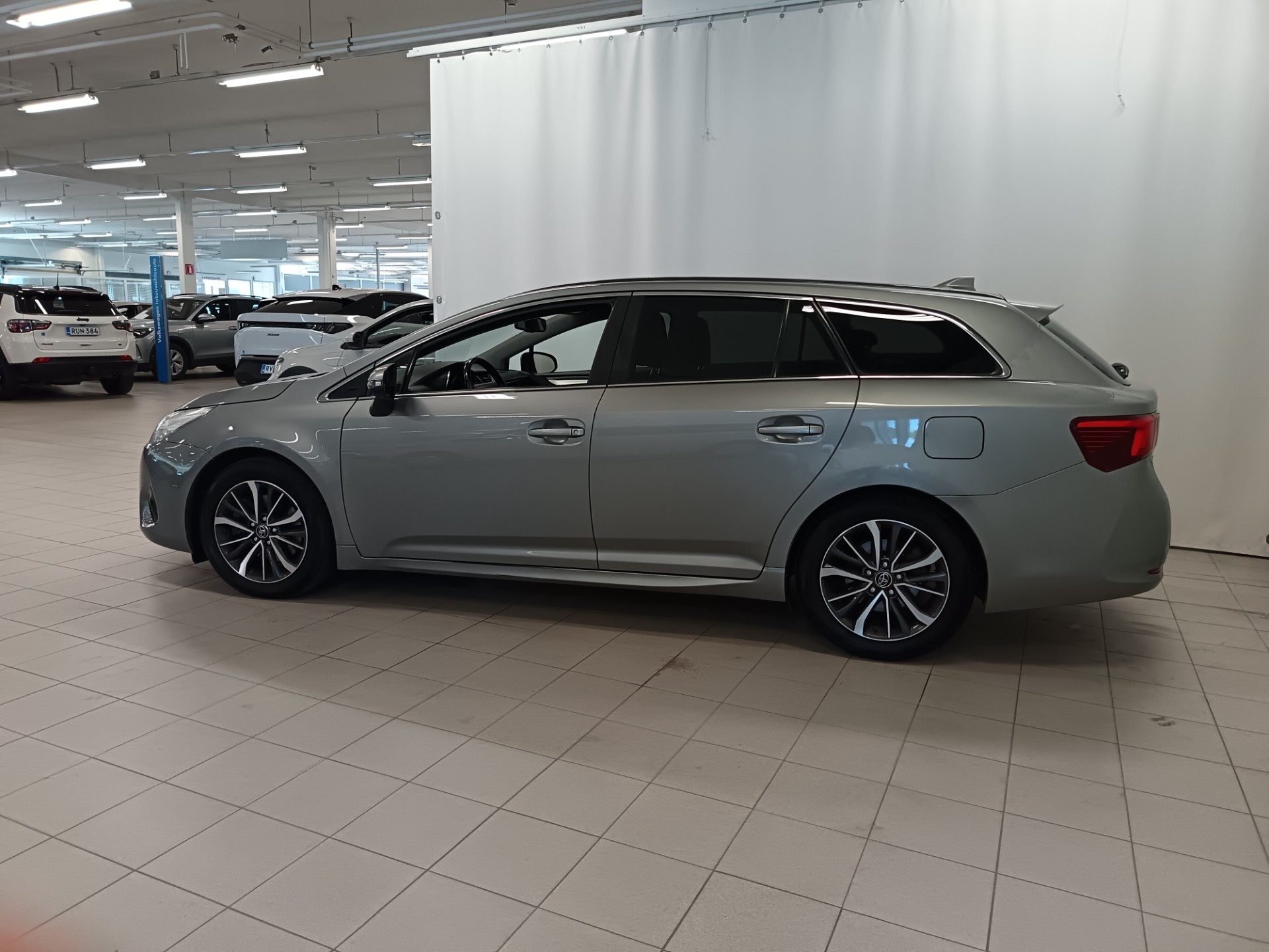 TOYOTA Avensis 2016