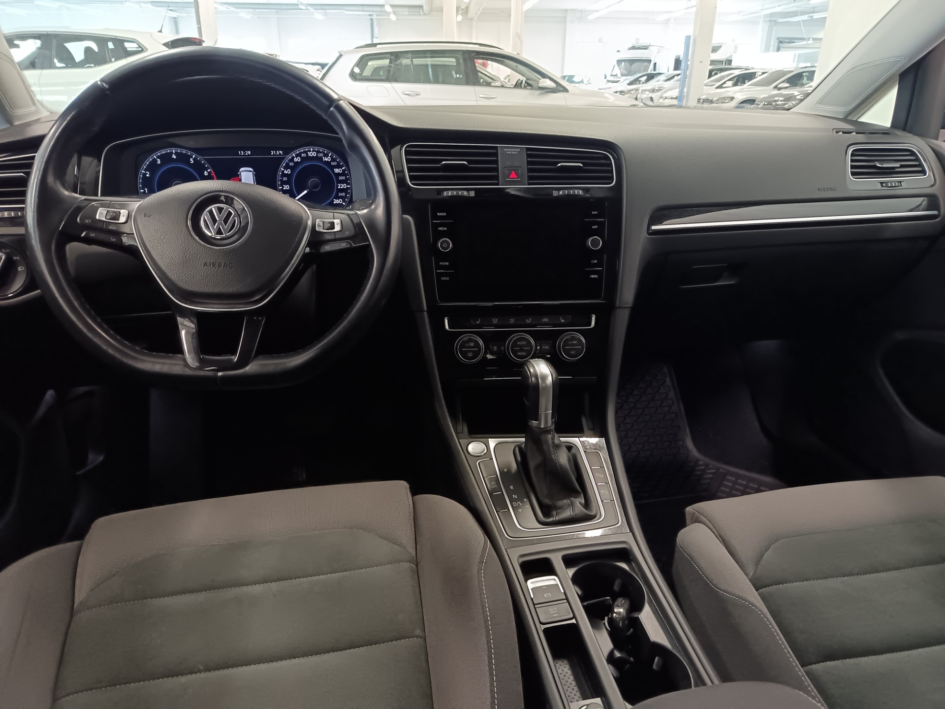 VOLKSWAGEN Golf 2018