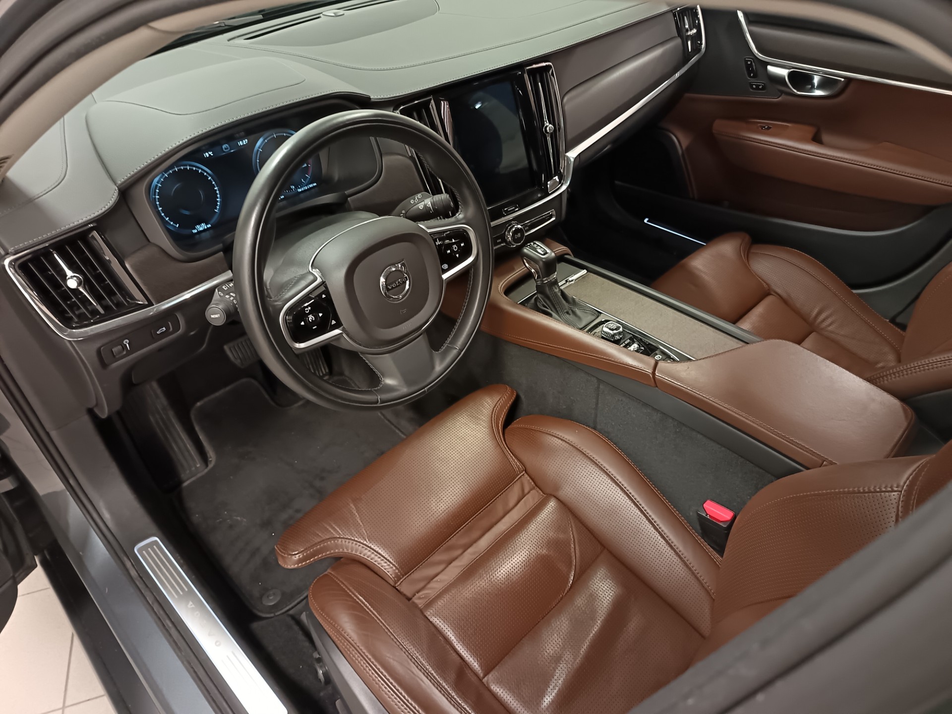 VOLVO V90 Cross Country 2018