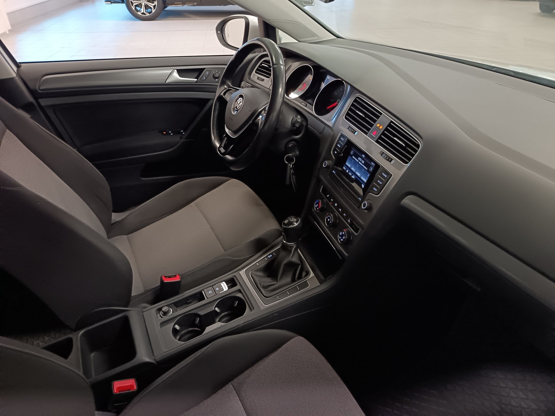 VOLKSWAGEN Golf 2017