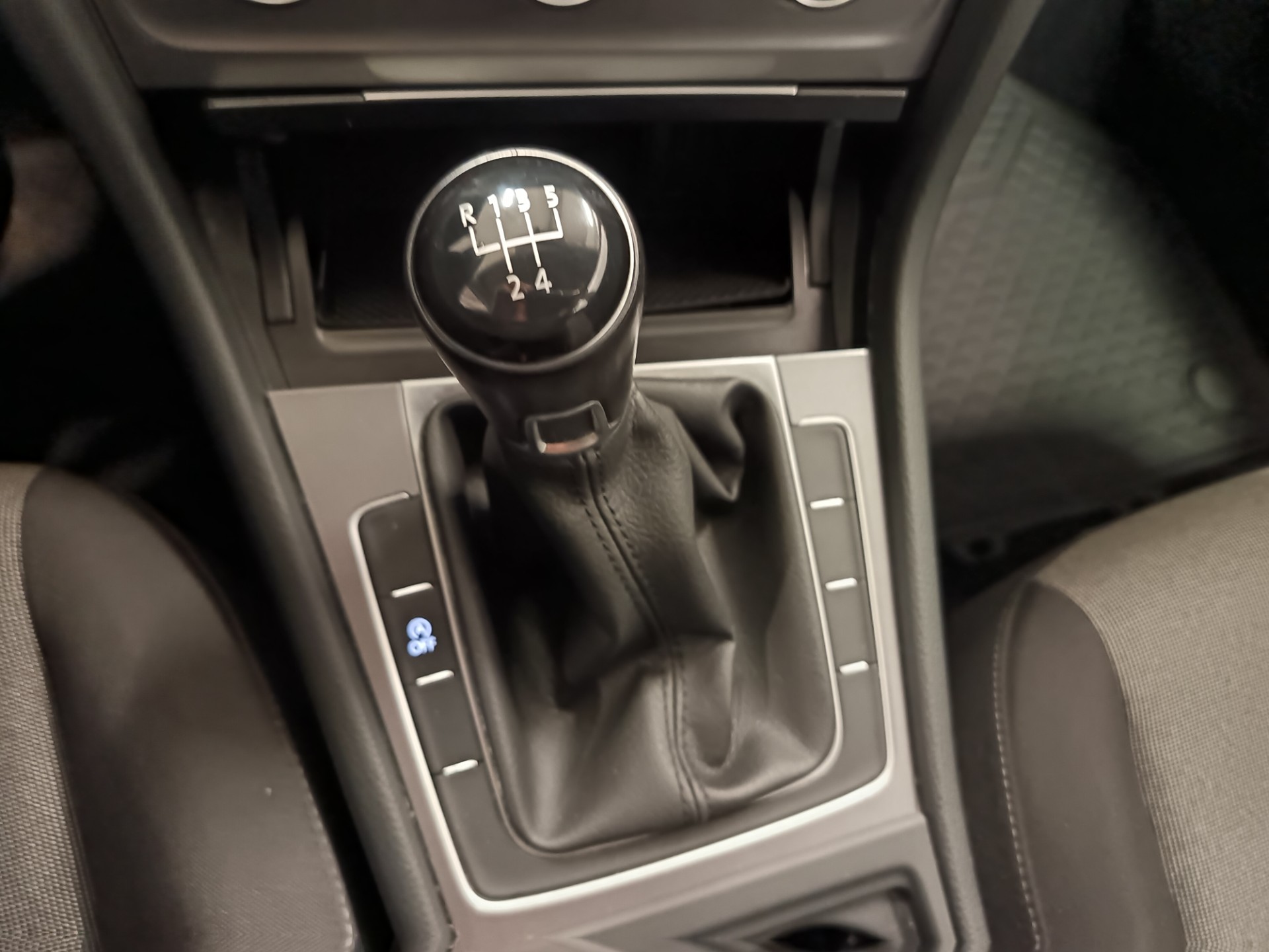 VOLKSWAGEN Golf 2017