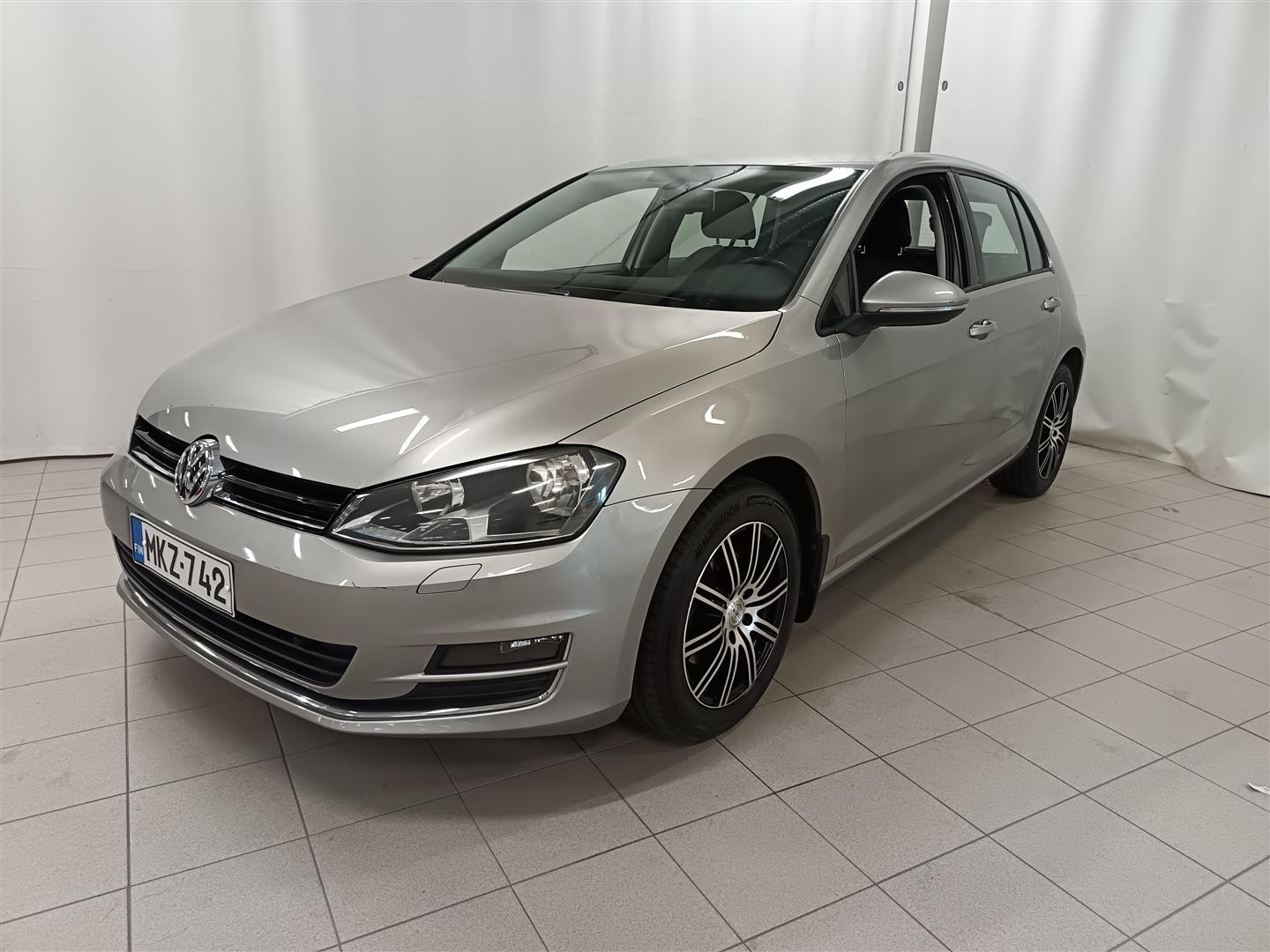 VOLKSWAGEN Golf 2012