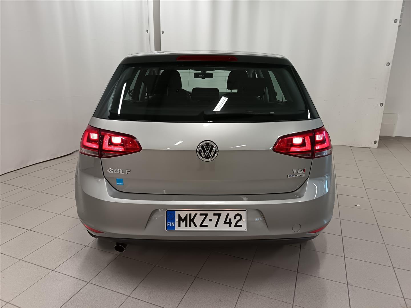 VOLKSWAGEN Golf 2012