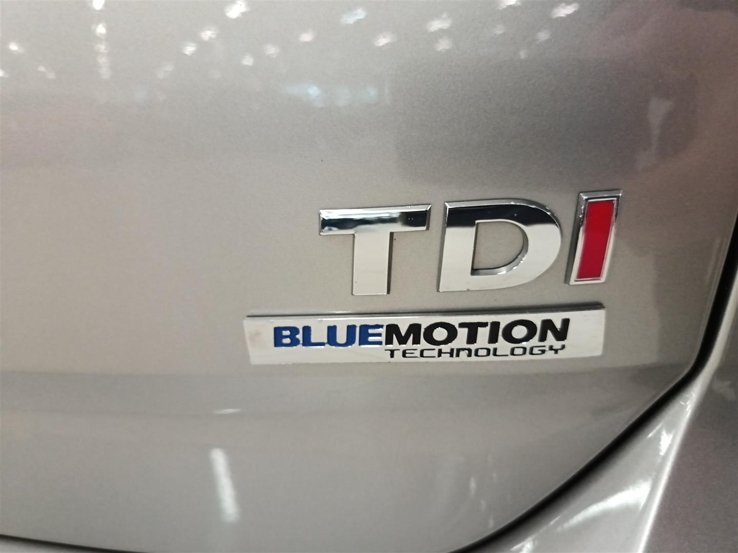 VOLKSWAGEN Golf 2012