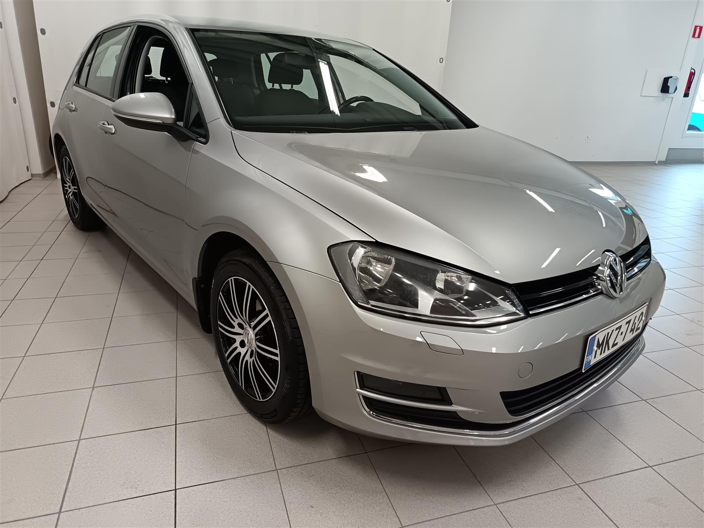 VOLKSWAGEN Golf 2012
