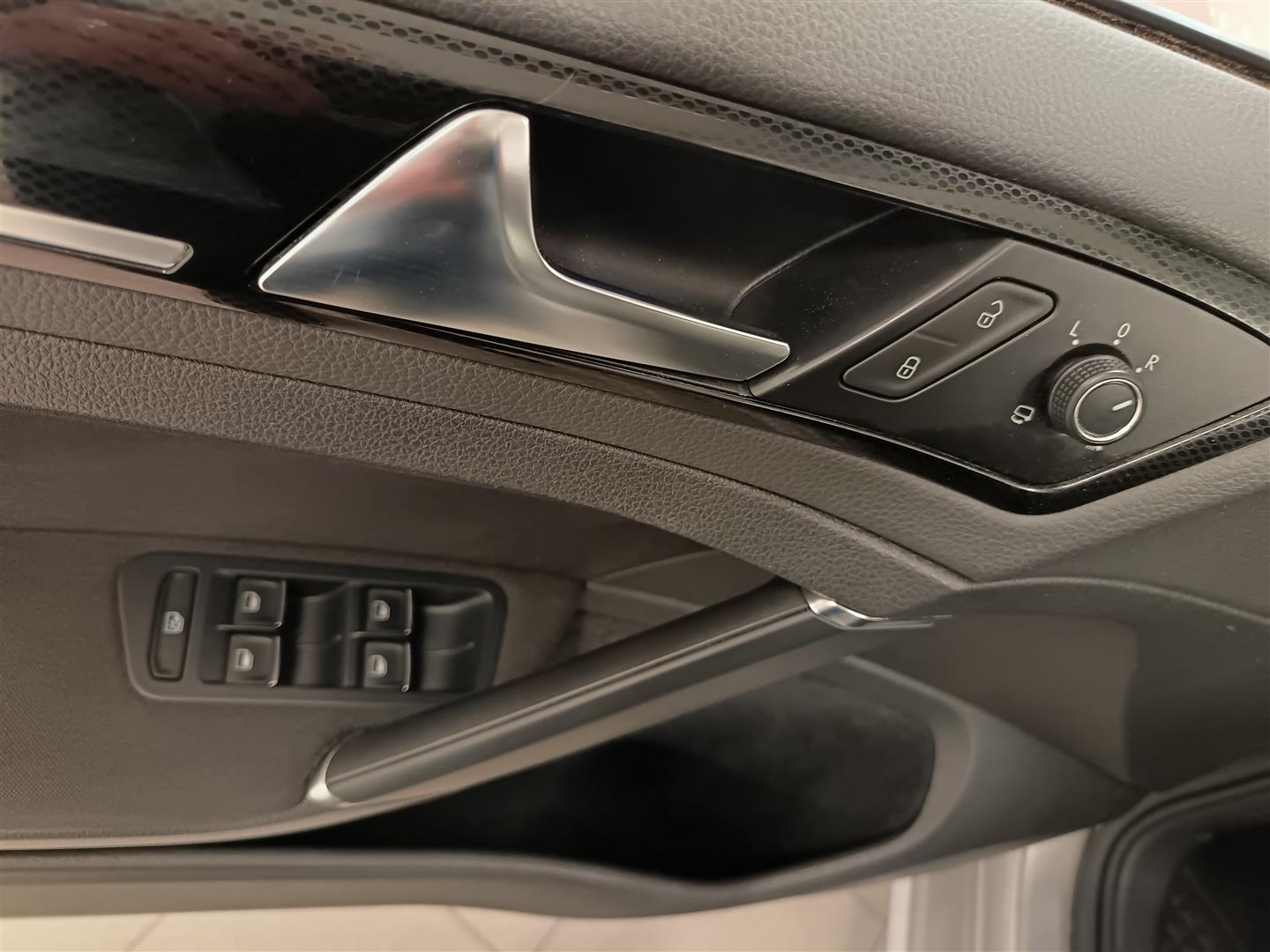 VOLKSWAGEN Golf 2012