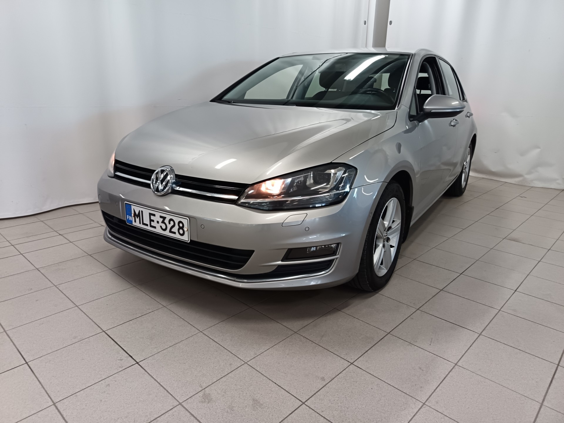 VOLKSWAGEN Golf 2013
