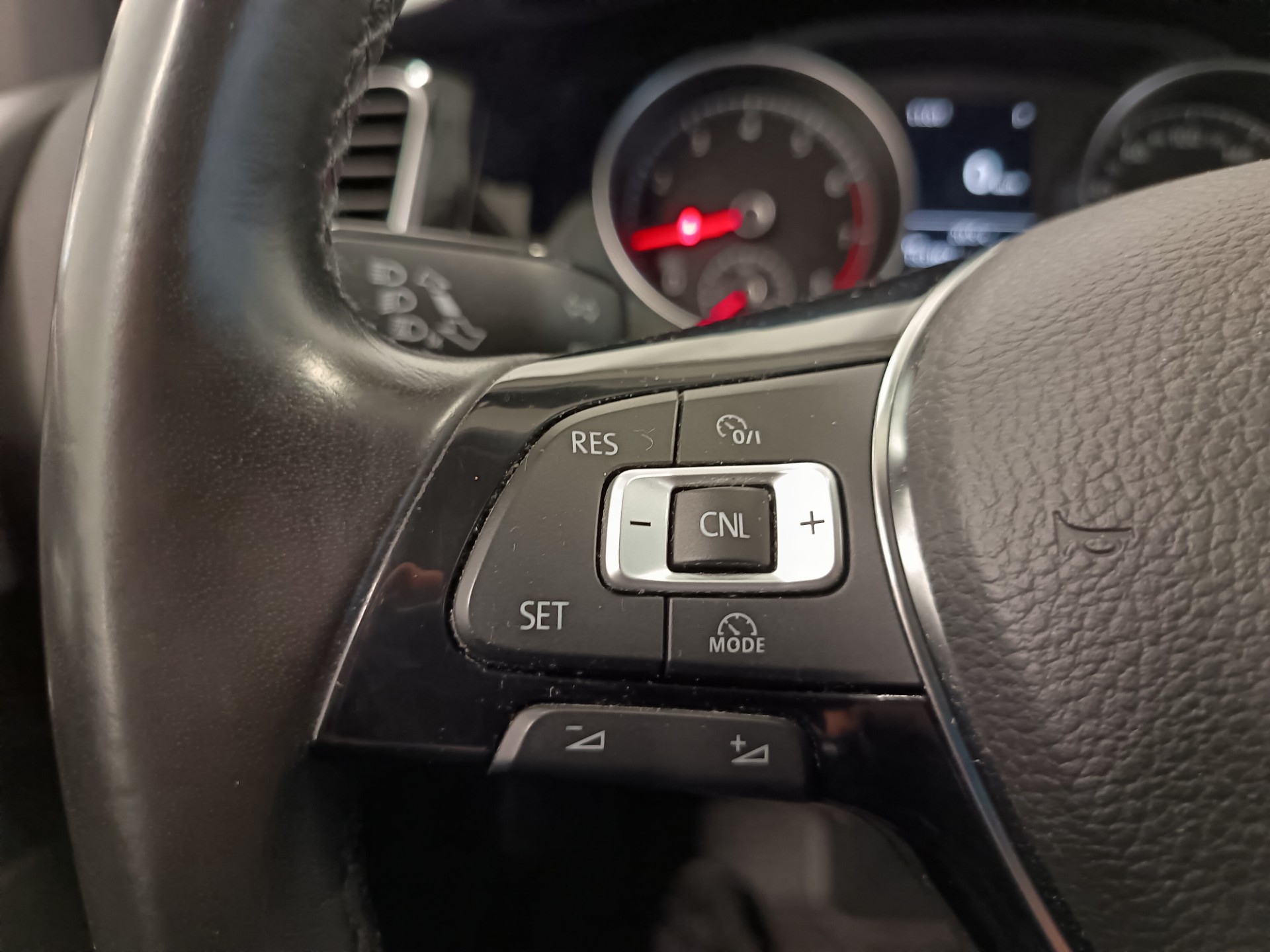 VOLKSWAGEN Golf 2013