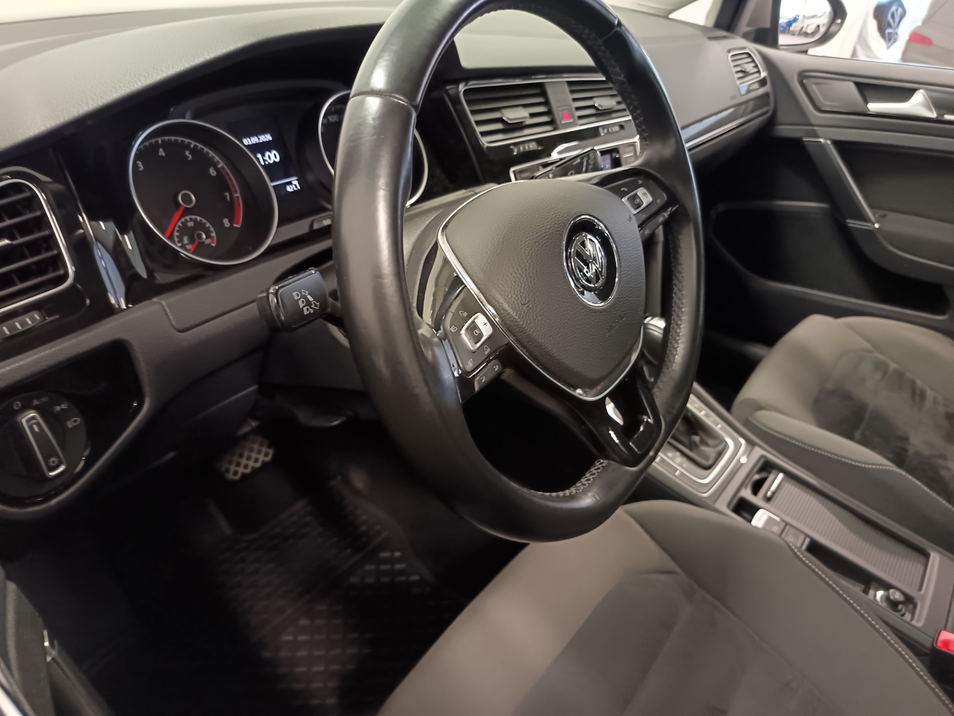 VOLKSWAGEN Golf 2013