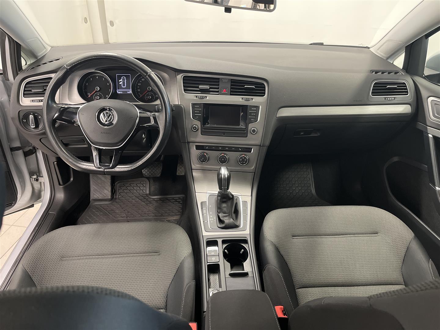 VOLKSWAGEN Golf 2016