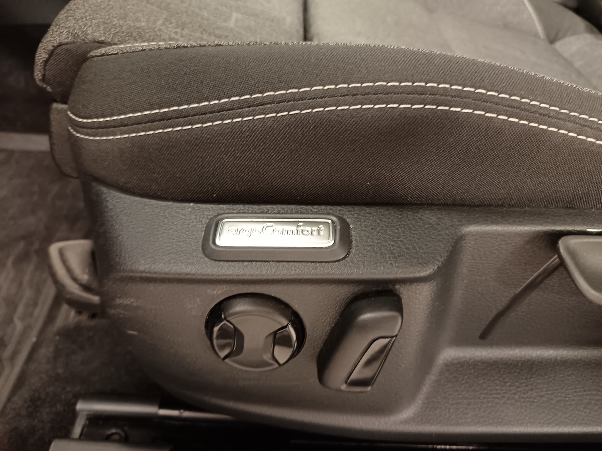 VOLKSWAGEN Passat 2023