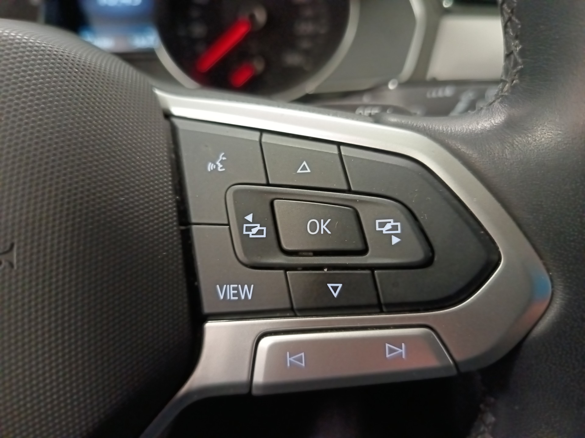 VOLKSWAGEN Passat 2023