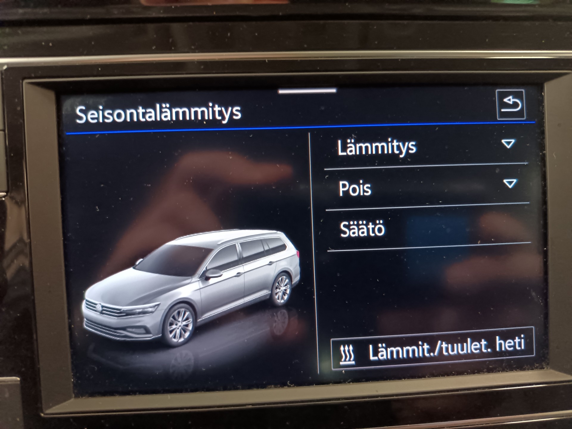 VOLKSWAGEN Passat 2023