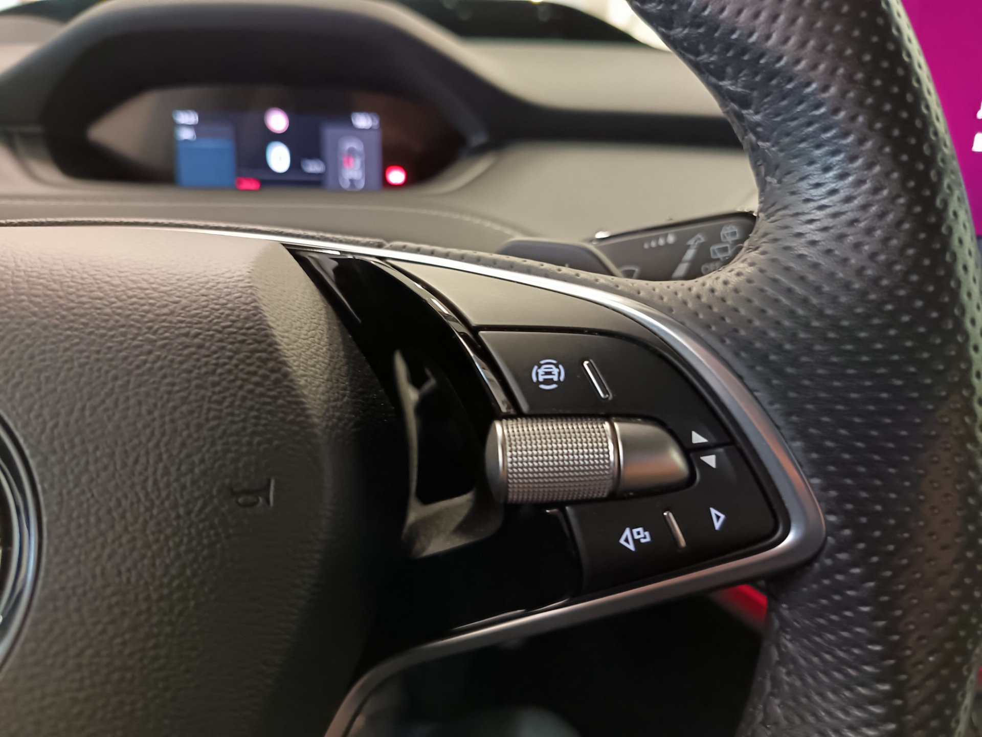 SKODA Enyaq 2024