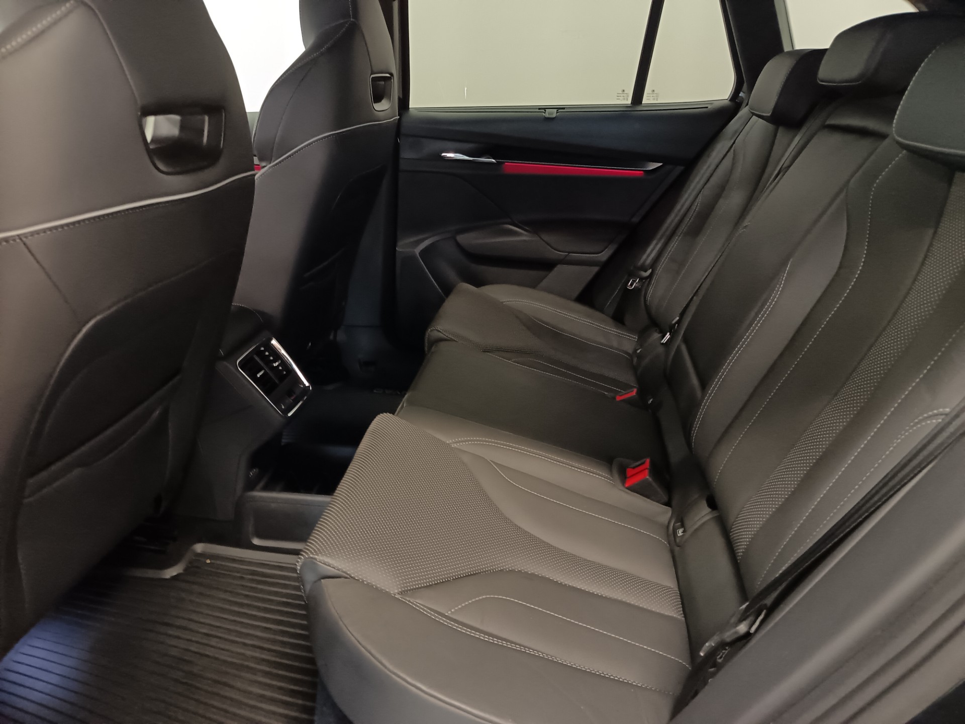 SKODA Enyaq 2024
