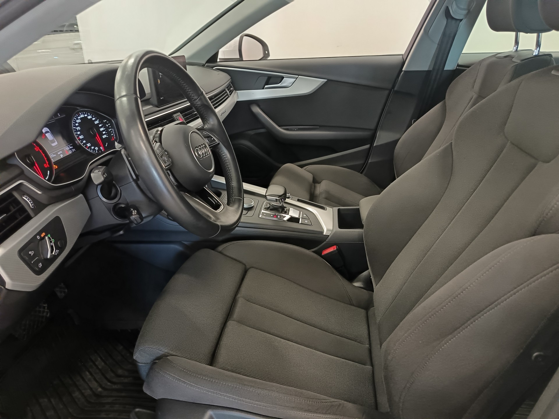 AUDI A4 2016
