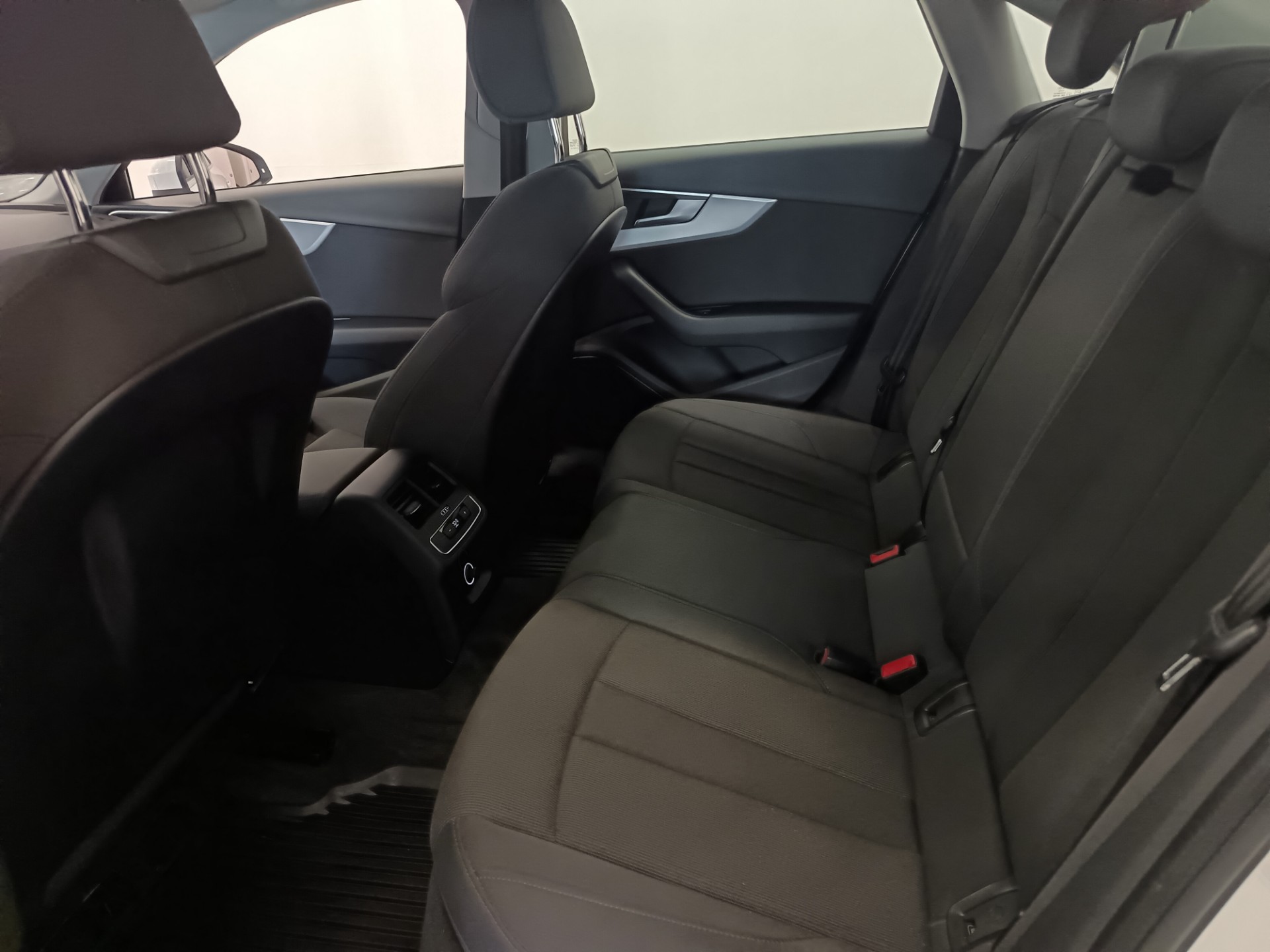 AUDI A4 2016